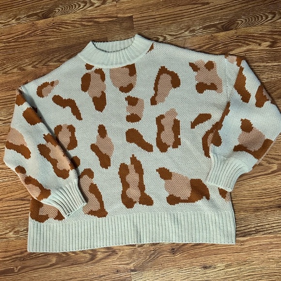 Leopard High Neck Sweater - Picture 6 of 8